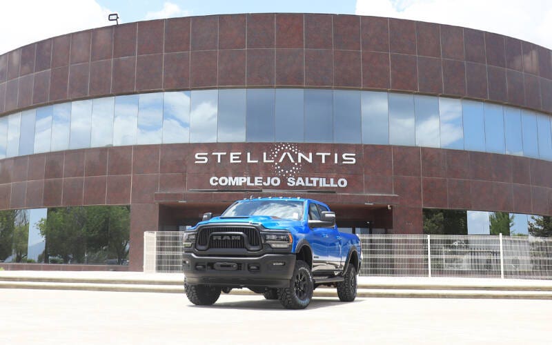 Stellantis e Volkswagen sono altamente esposte alle nuove tariffe del presidente degli Stati Uniti Donald Trump sui veicoli importati da Messico e Canada.