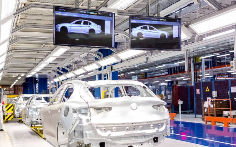 La crisi del settore automotive continua a pesare sull’occupazione in Italia, con Stellantis e indotto in calo.