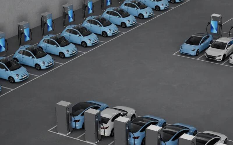 Ossessione flotte elettriche, ma tutti vogliono l’auto termica