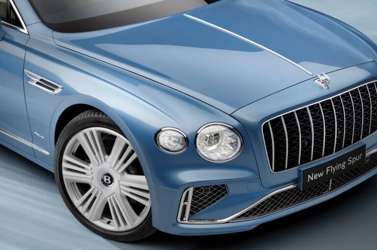 Bentley svela le Azure, nuove declinazioni del lusso con propulsione ibrida