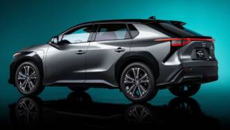 Toyota sferra l’offensiva elettrica mondiale