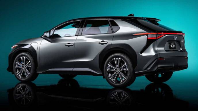 Toyota sferra l’offensiva elettrica mondiale