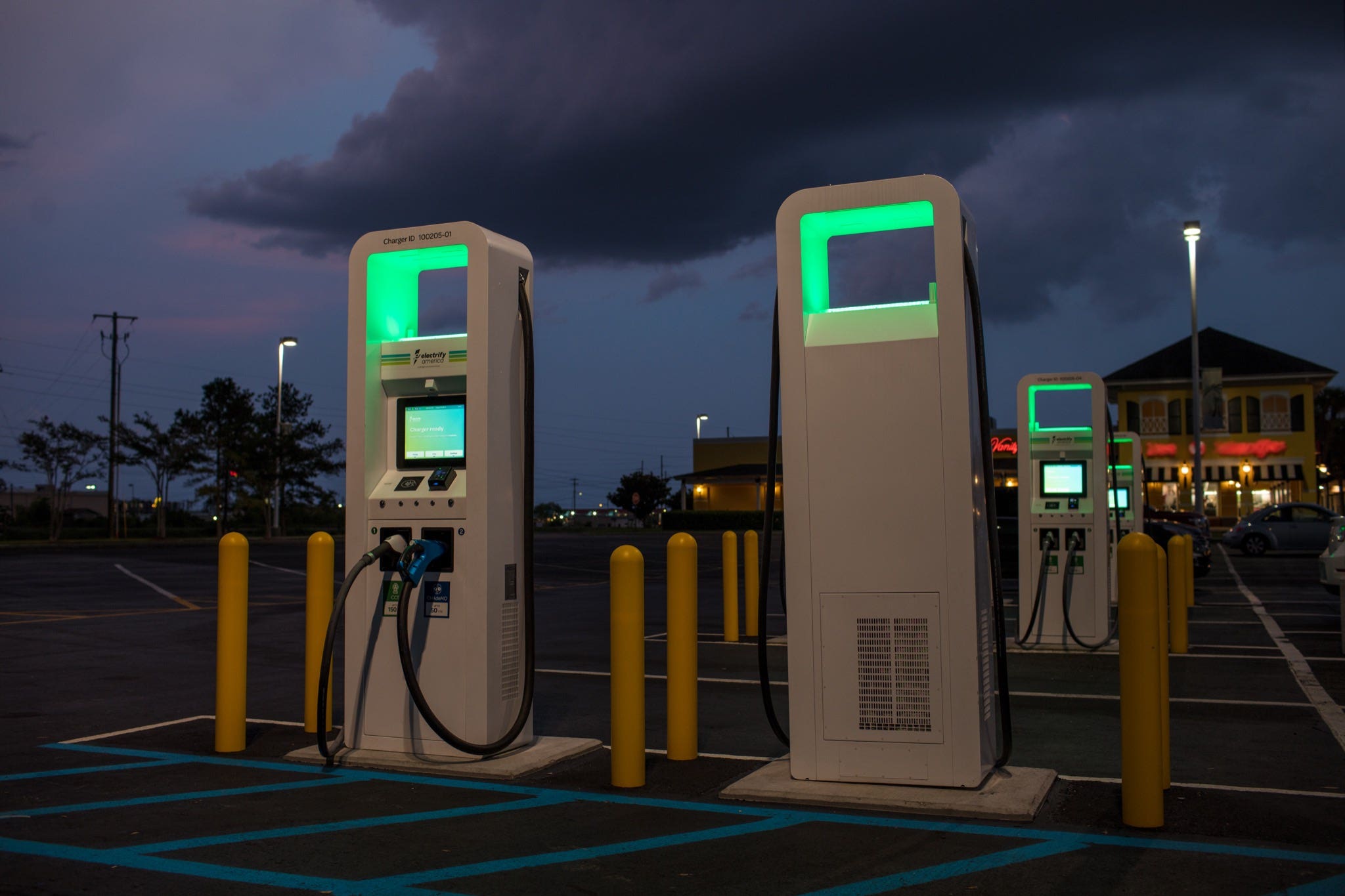 Incentivi auto elettriche 2025: fake news trappola