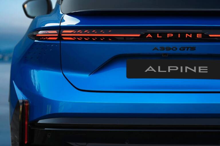 Svelata la Alpine A390: fastback elettrica da 470 CV e oltre 500 km di autonomia