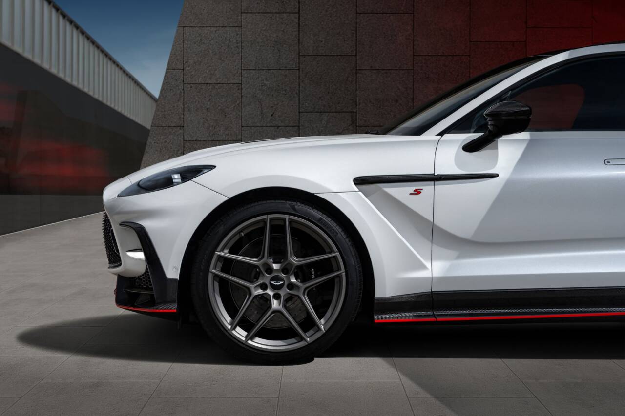 Aston Martin DBX S