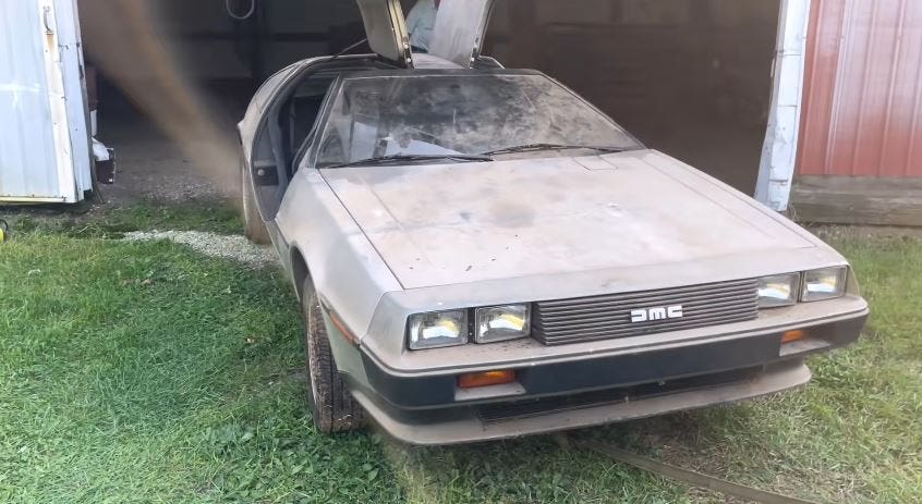 DeLorean DMC-12 abbandonata