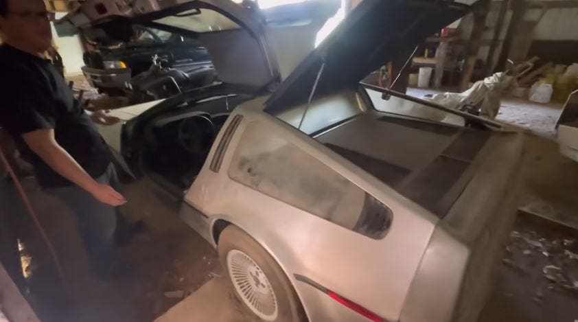 DeLorean DMC-12 abbandonata