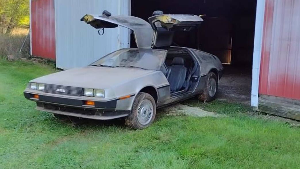DeLorean DMC-12 abbandonata