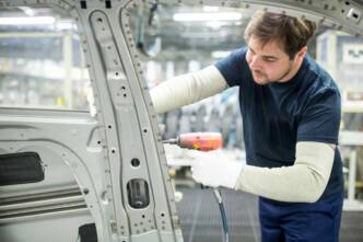 Lavoratore automotive
