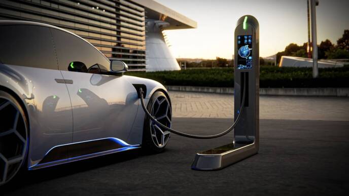 Auto elettrica super tassata in Italia: tre proposte T&E al governo Meloni