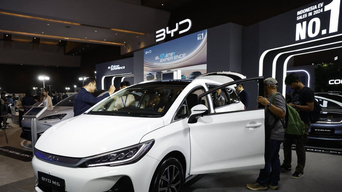 BYD m6