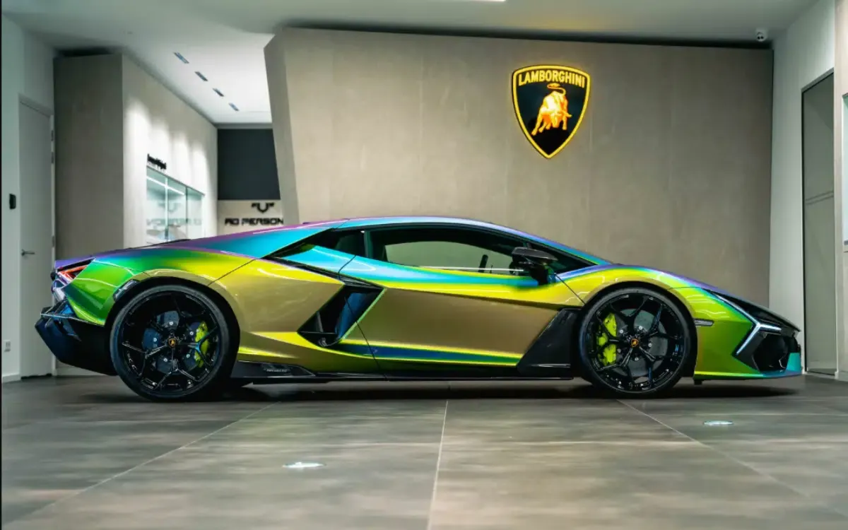 verde agave lucido lamborghini revuelto