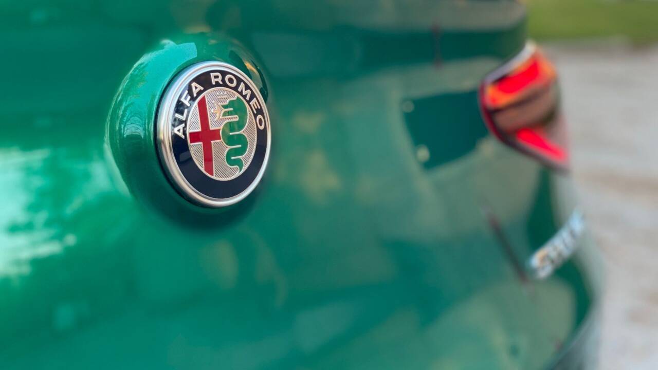 retro alfa romeo stelvio