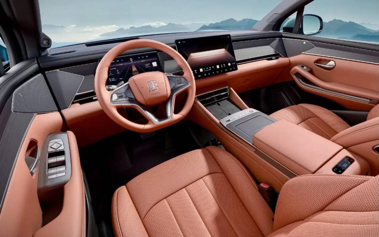 BYD Sealion 8