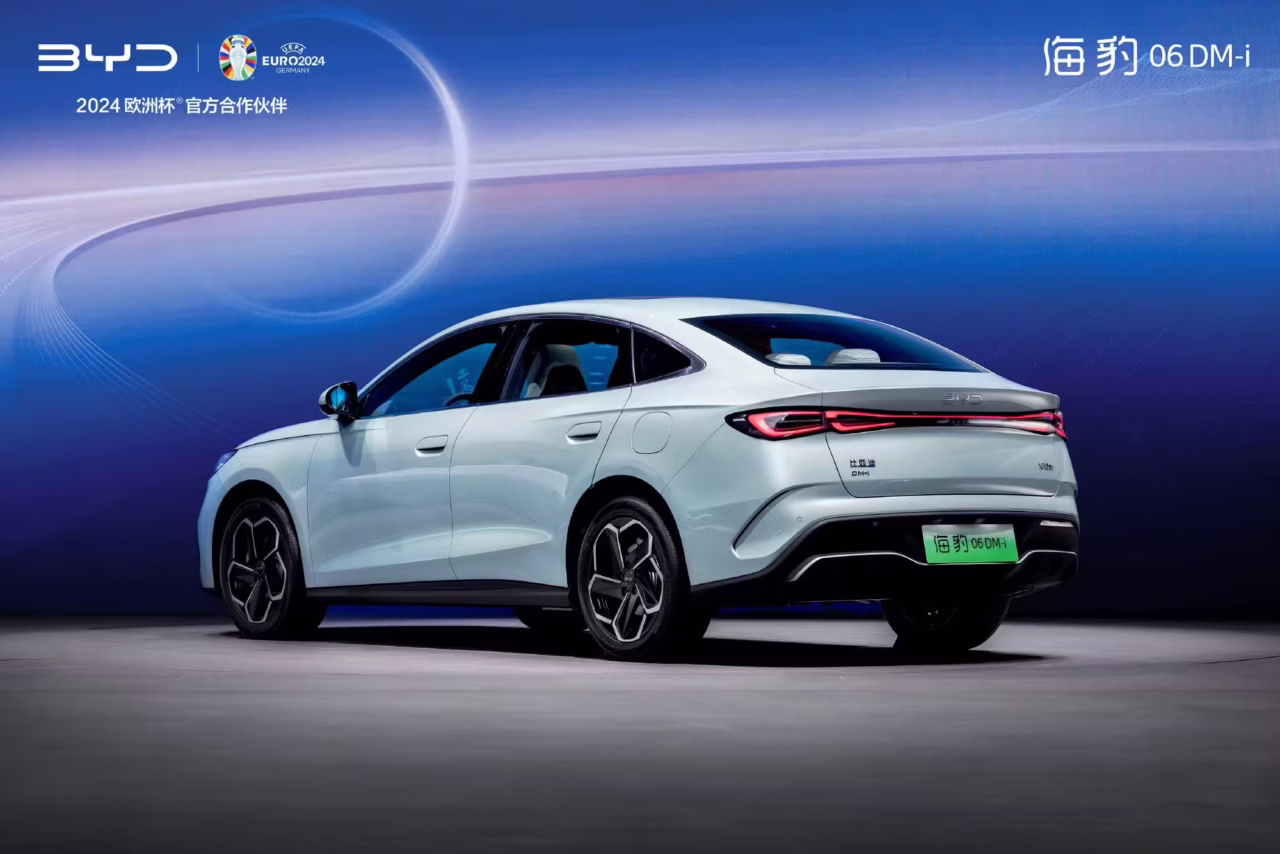 Byd-Seal-Dmi-2024-Plug-in-Hybrid-Affordable-Luxury-Version-Electric-Car
