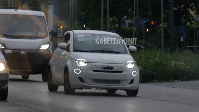 Fiat 500 ibrida foto spia