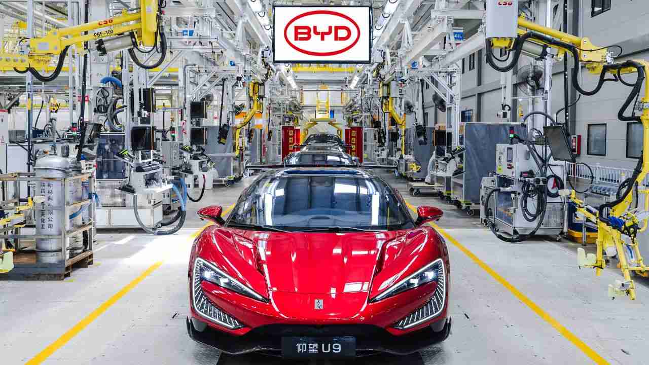 BYD fabbrica veicoli cinesi