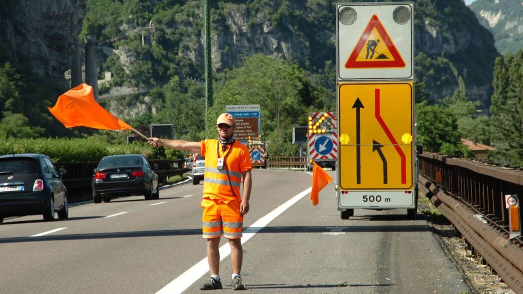 csm_5b--Presegnalamento-di-lavori-con-segnaletica-mobile_ba4f818a4c