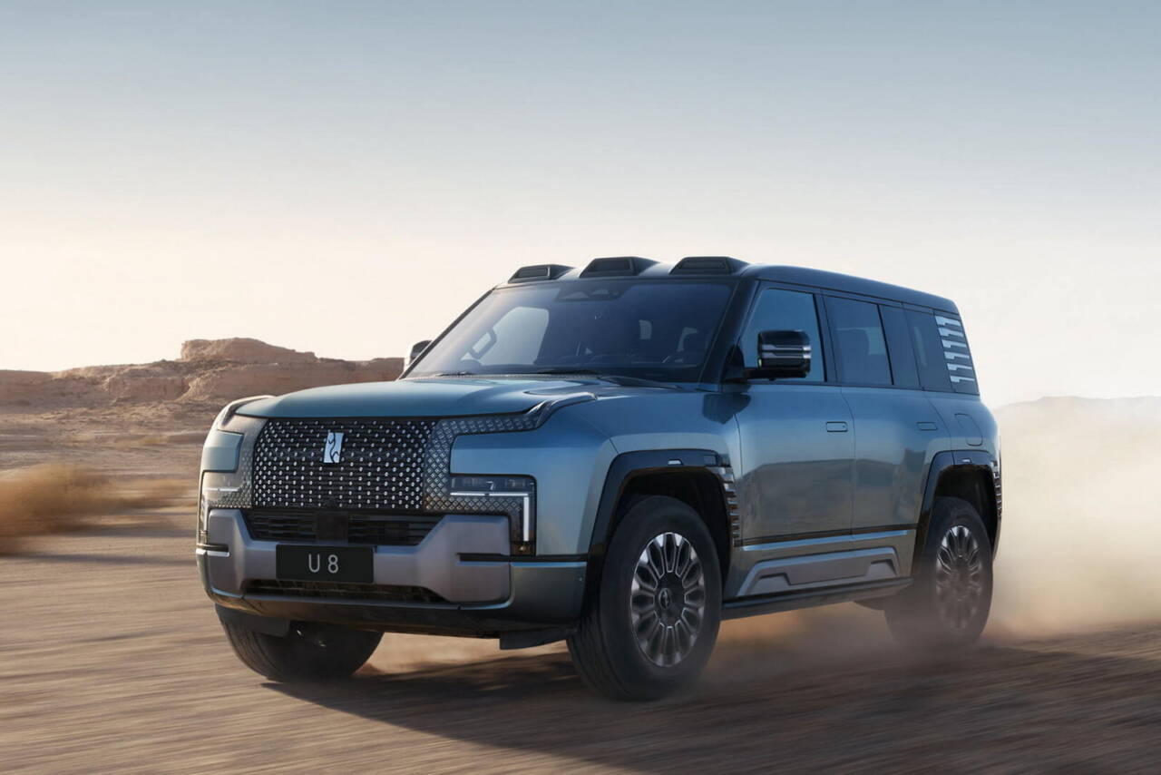 Il SUV BYD Yangwang U8 EREV è l’anti Bentley Bentayga