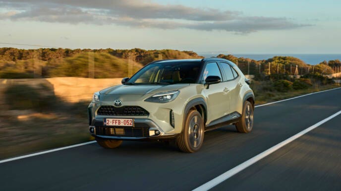 toyota yaris-cross-urban-khaki-dpl-dynamic-35-1-1