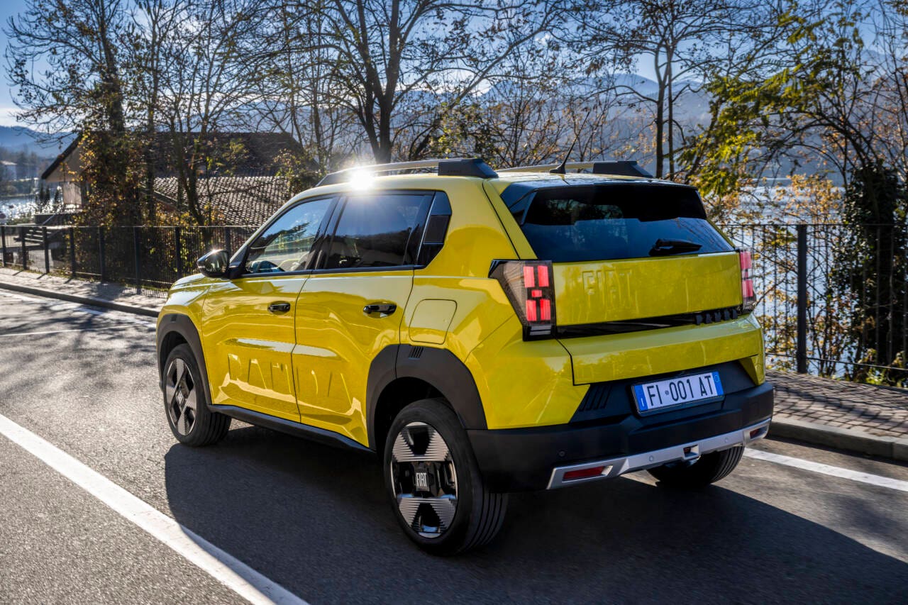 Fiat Grande Panda elettrica dietro