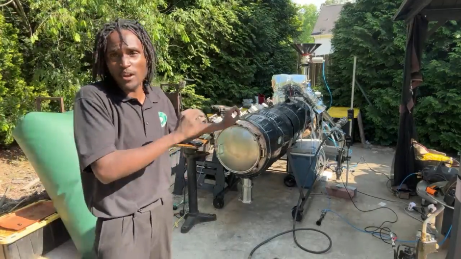 Julian Brown, dalla plastica al carburante