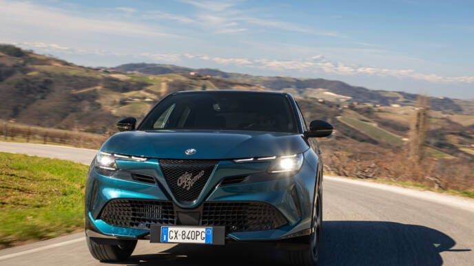 Alfa Romeo Junior IbridaQ4