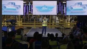 Ford lancia la sfida elettrica mondiale a Tesla e BYD: che azzardo