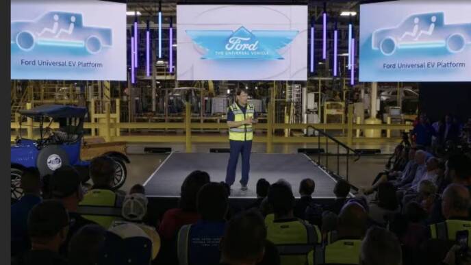 Ford lancia la sfida elettrica mondiale a Tesla e BYD: che azzardo
