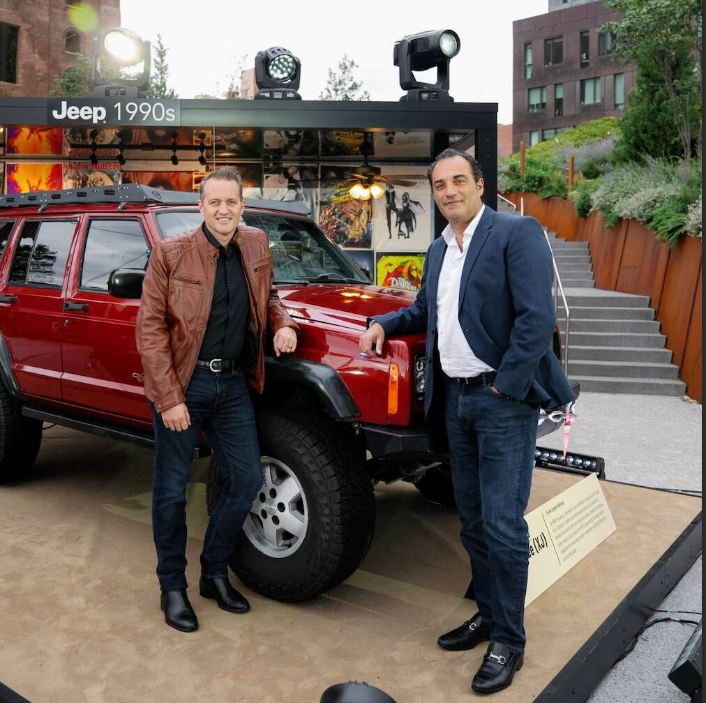 Su LinkedIn, il CEO Stellantis Filosa festeggia il ritorno in USA della Jeep Cherokee: ecco perché.