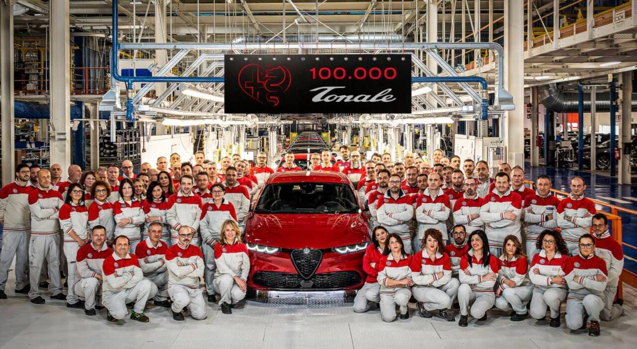 Stellantis, a Pomigliano pre-accordo solidarietà per 3.750 lavoratori: autunno bollente
