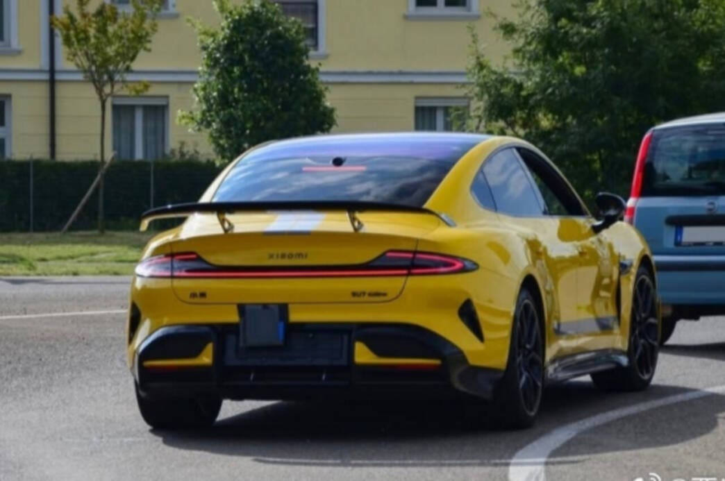 Xiaomi SU7 a maranello