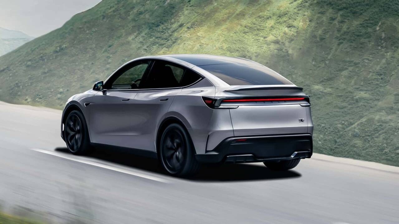 Tesla Model Y Performance 2025 dietro