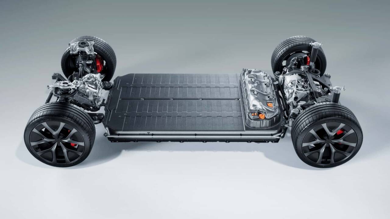 Tesla Model Y Performance 2025 batteria