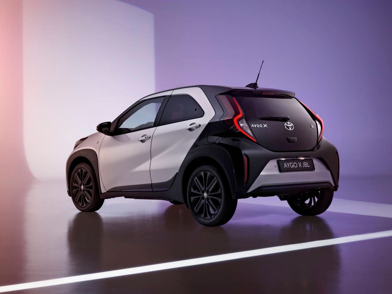 toyota aygo dietro