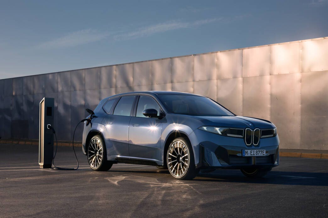 BMW iX3 da 805 km