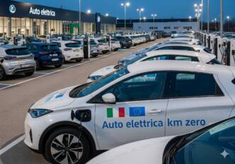 Esercito di auto elettriche km zero in giacenza in Italia ad agosto 2025