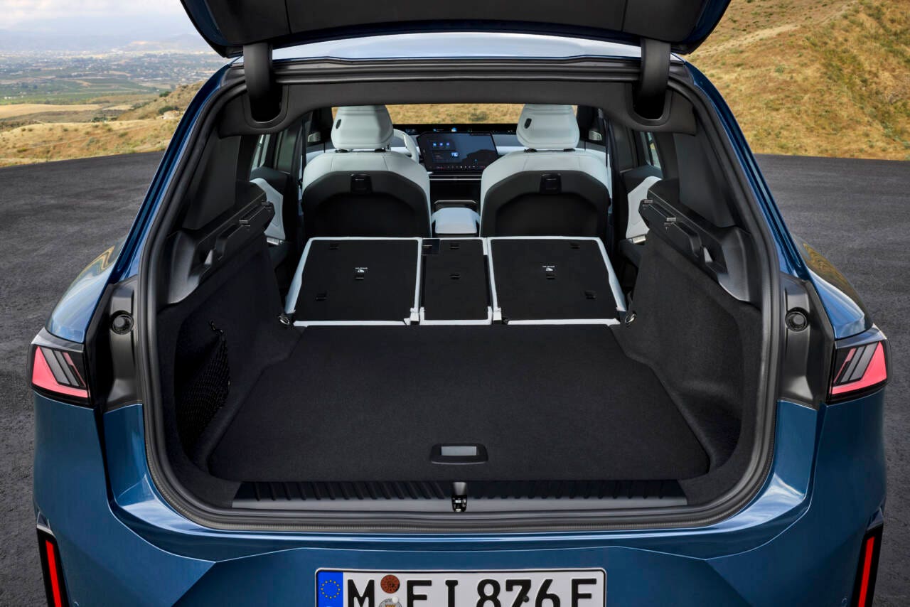Nuova BMW iX3 baule