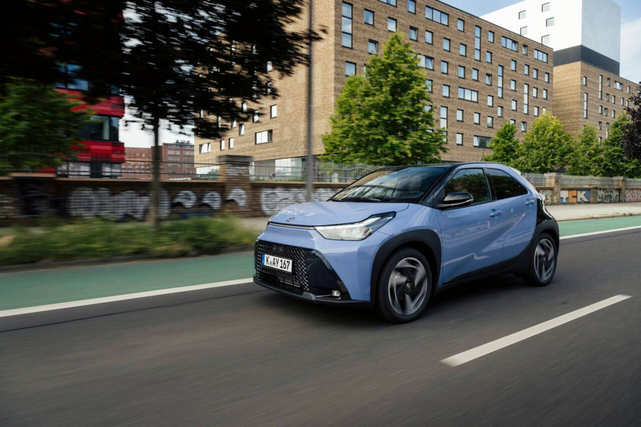 Toyota Aygo X full hybrid 2025 davanti