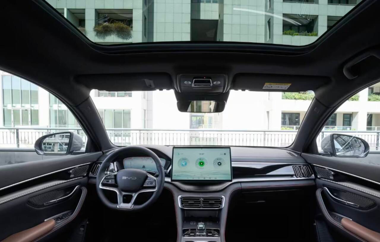 BYD Seal U ibrida plug-in dentro