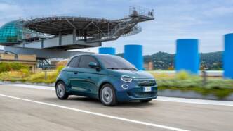 Fiat 500 ibrida davanti