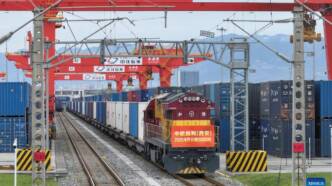 La Cina esporta auto e ricambi in Europa coi “cammelli d’acciaio” 