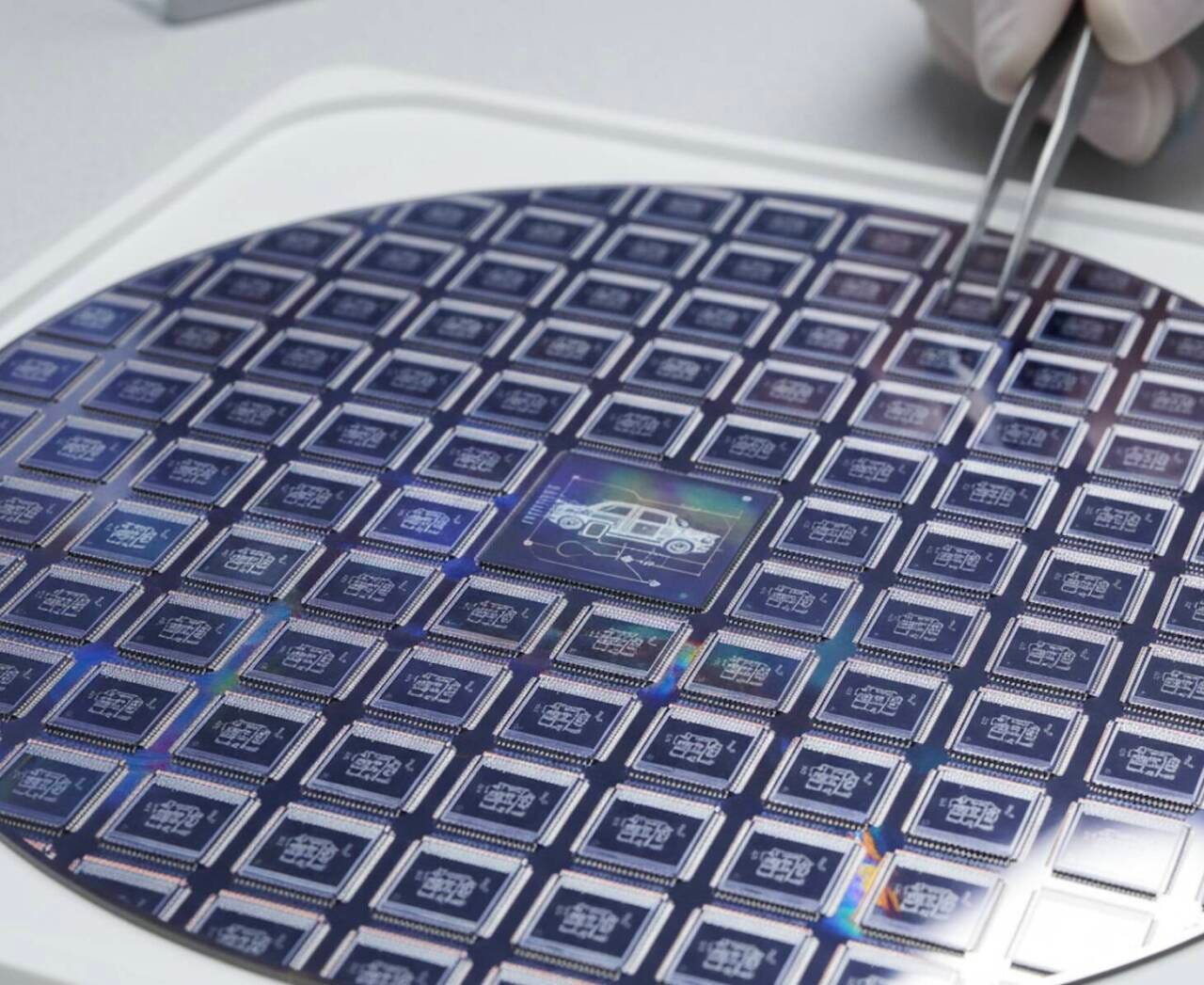 La guerra dei chip Paesi Bassi-Cina si inasprisce: guai per l'auto europea