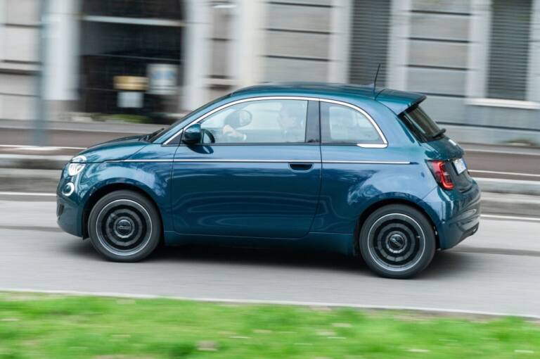 Fiat 500e in offerta ad agosto 2026, il prezzo scende sotto i 20.000 euro