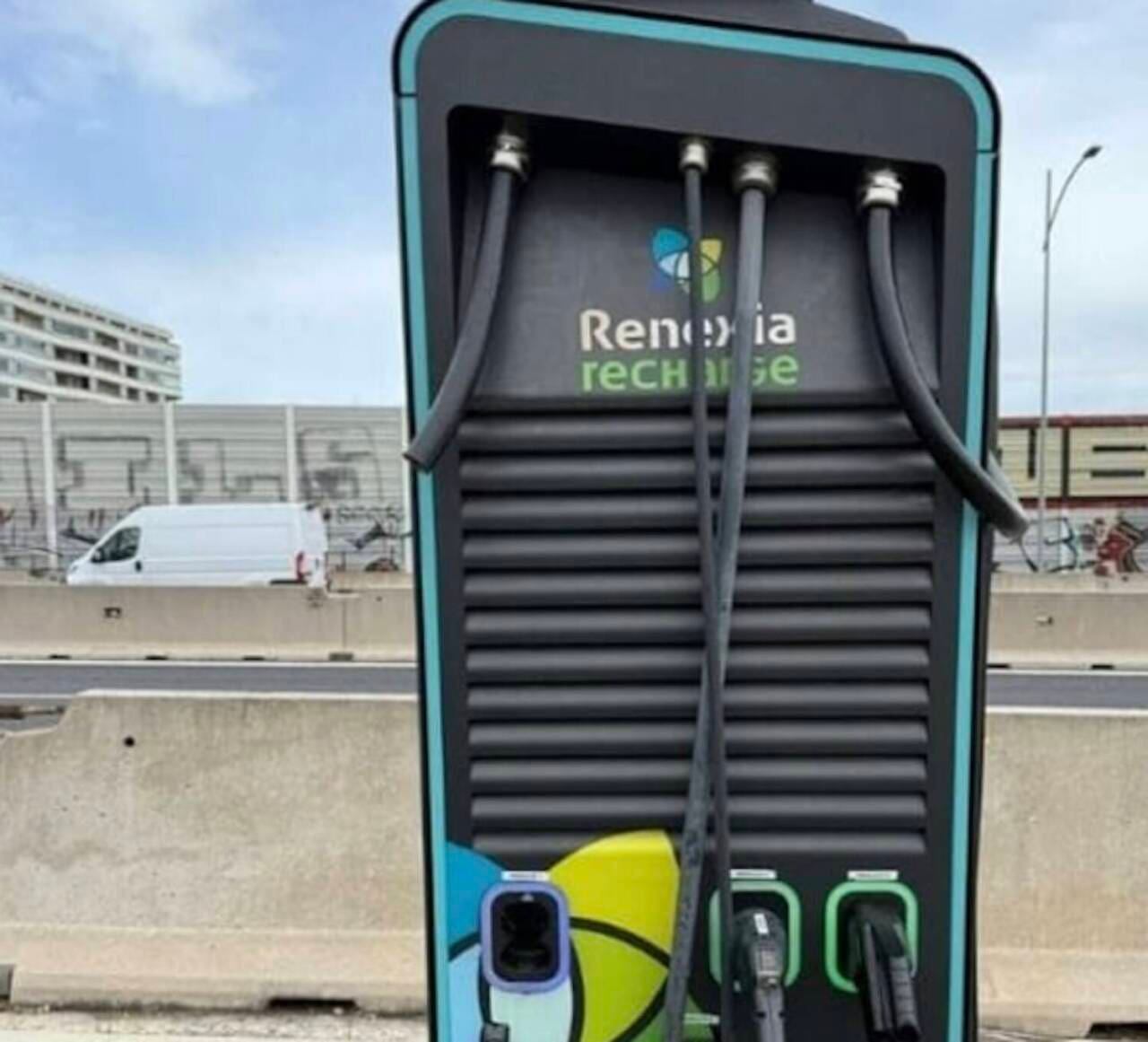 colonnina vandalizzata