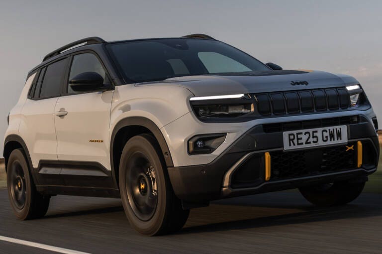 Jeep Avenger non si ferma più: è di nuovo il SUV più venduto in Italia a febbraio 2026