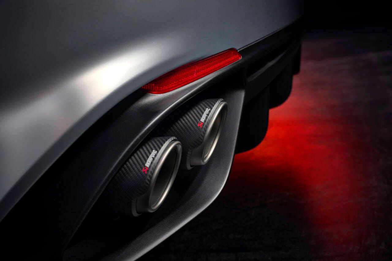 Alfa Romeo Giulia Quadrifoglio Luna Rossa scarico