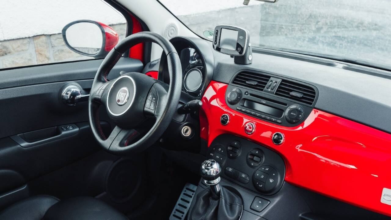 Fiat 500 Ferrari Dealer Edition