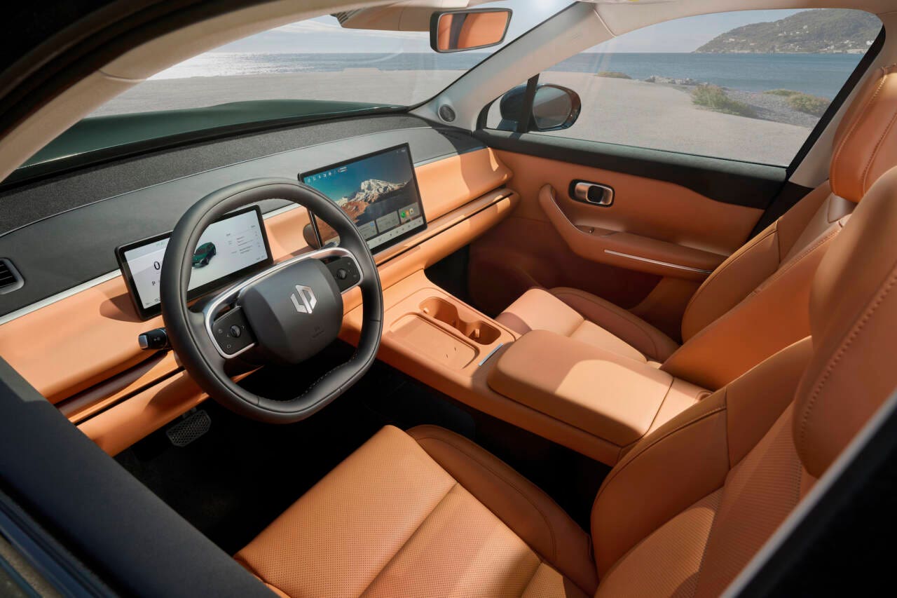 Leapmotor C10 AWD da 600 CV dentro