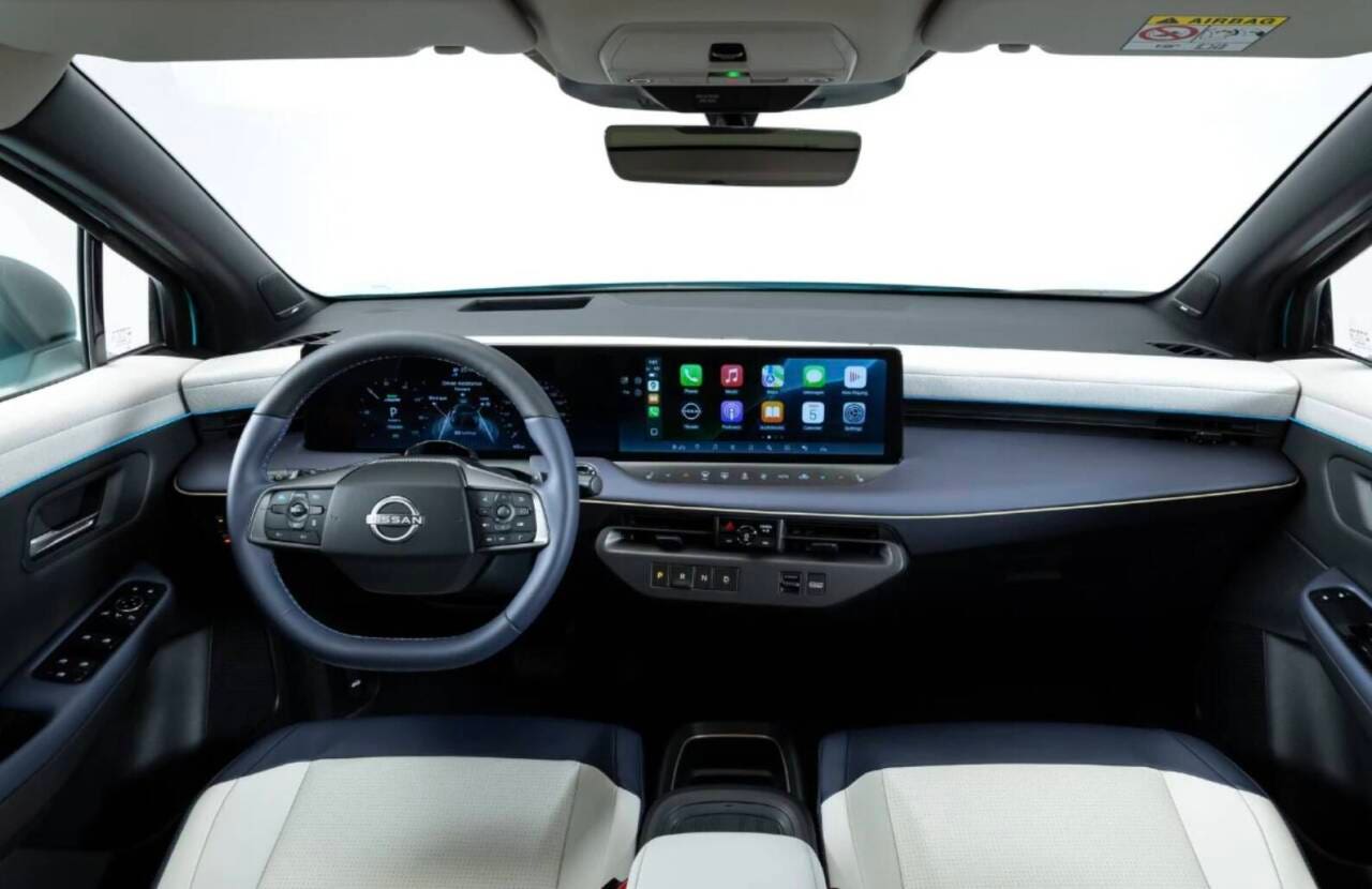 dentro Nissan Leaf 2026